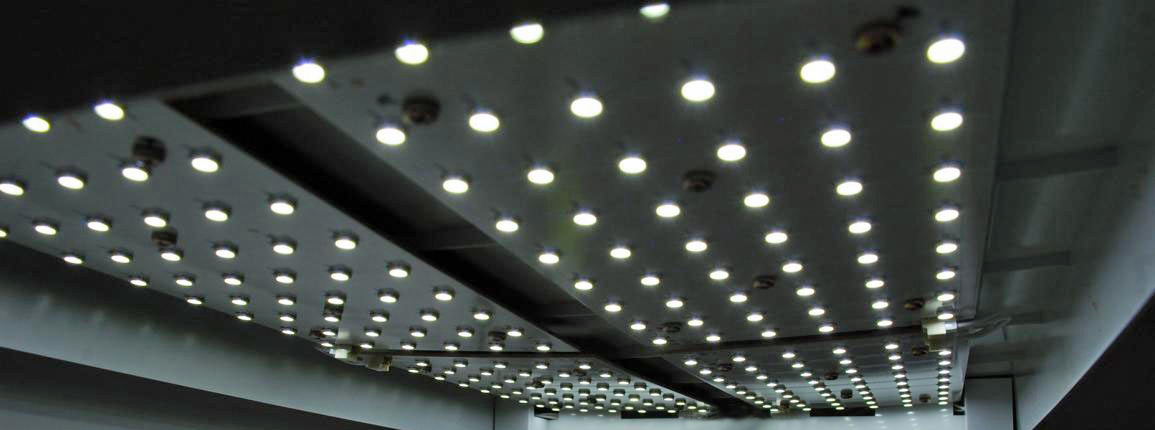 216 LED-UV-Dioden im greenUnit Zimmergewächshaus, mit 35 Watt sehr energieeffizient